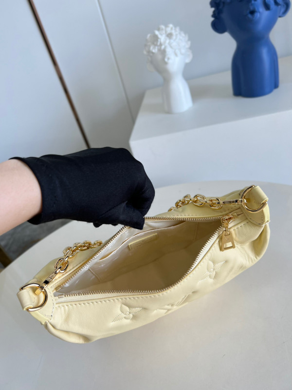 l**is V*t*n over the moon