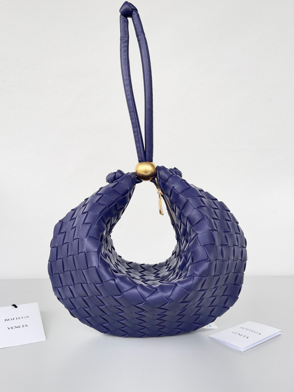 Bo*te*ga ve*ne*ta turn