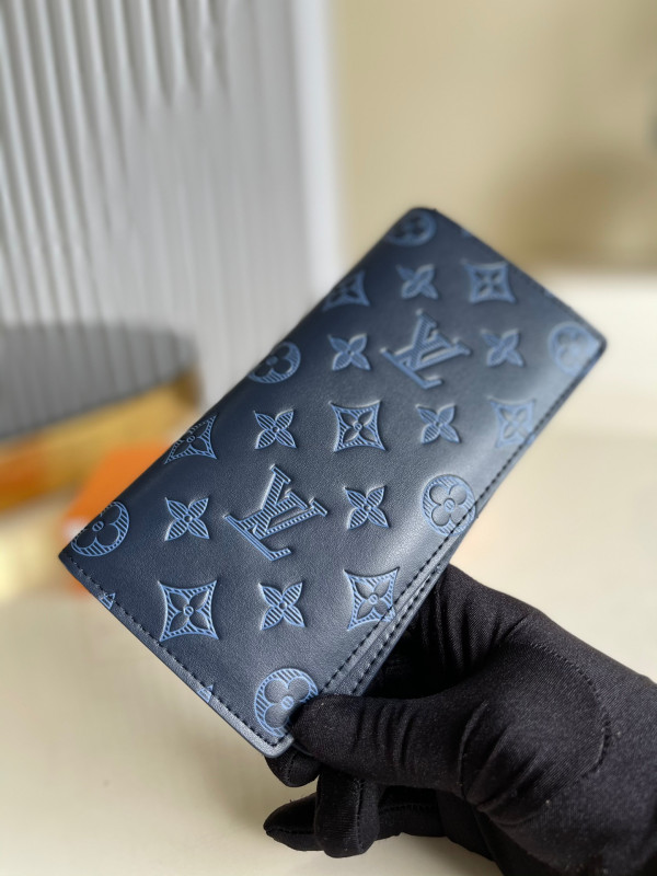 l**is V*t*n brazza wallet