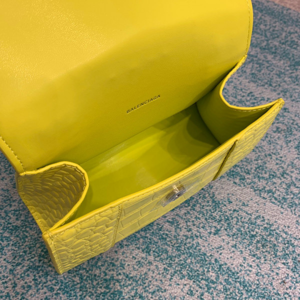 Ba*len*cia*ga hourglass