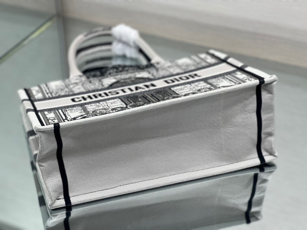 medium D*or book tote