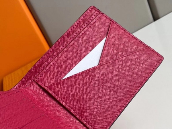 l**is V*t*n multiple wallet