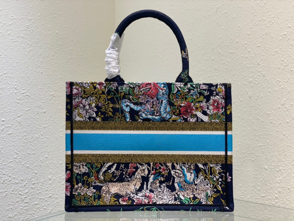 medium D*or book tote