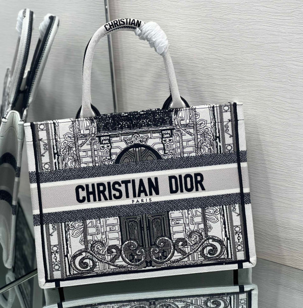 medium D*or book tote