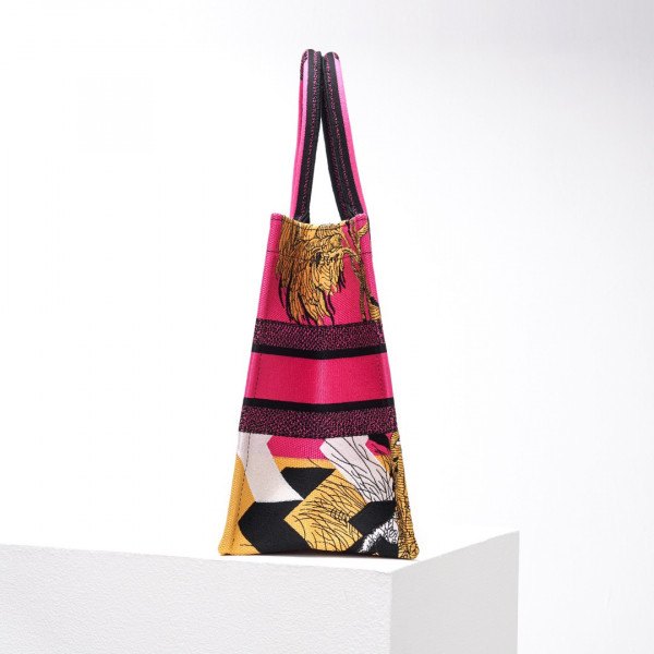 medium D*or book tote