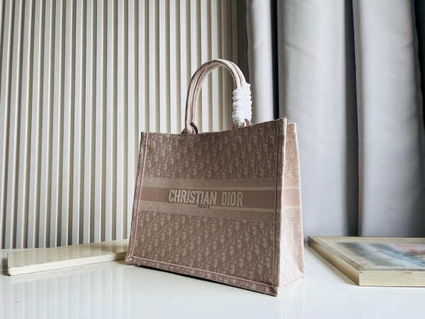 large D*or book tote