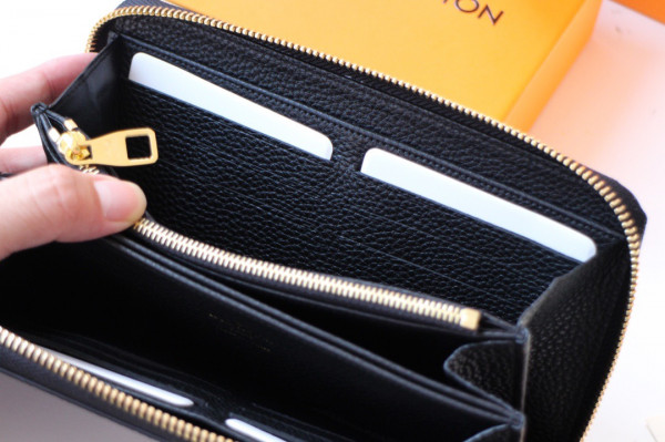 l**is V*t*n zippy wallet