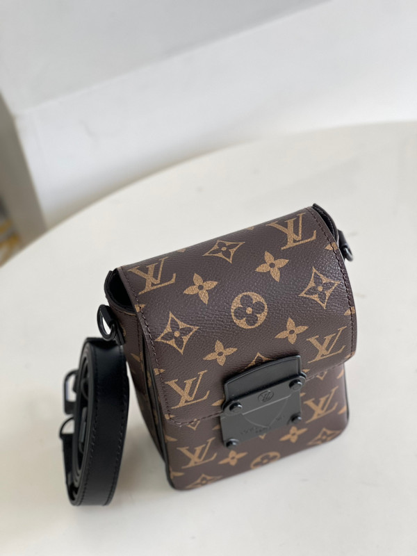 l**is V*t*n s-lock vertical wearable wallet