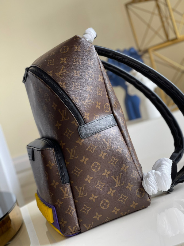 l**is V*t*n discovery backpack