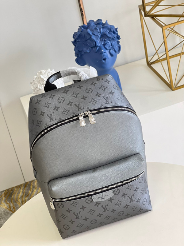 l**is V*t*n discovery backpack pm