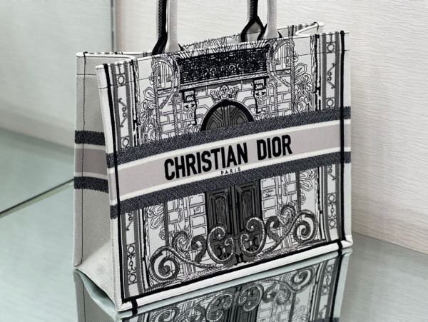 large D*or book tote