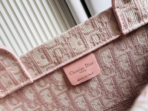 large D*or book tote