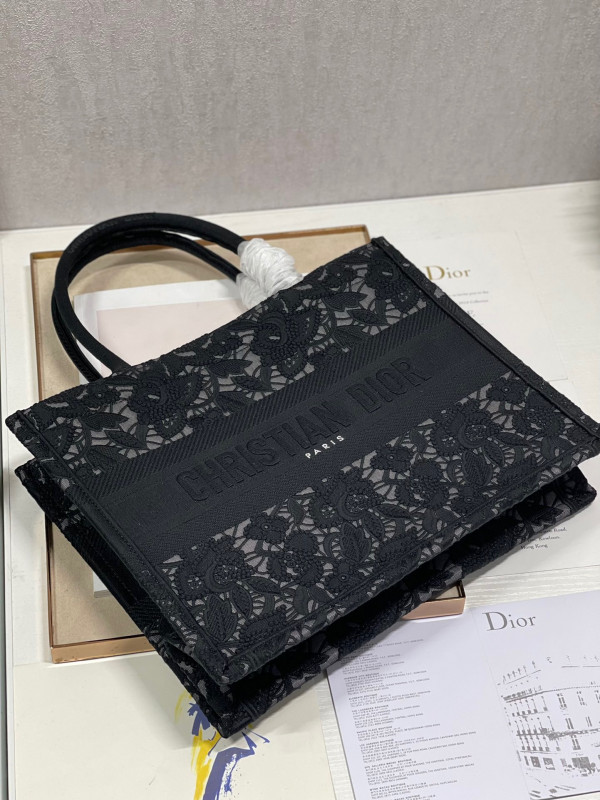 medium D*or book tote