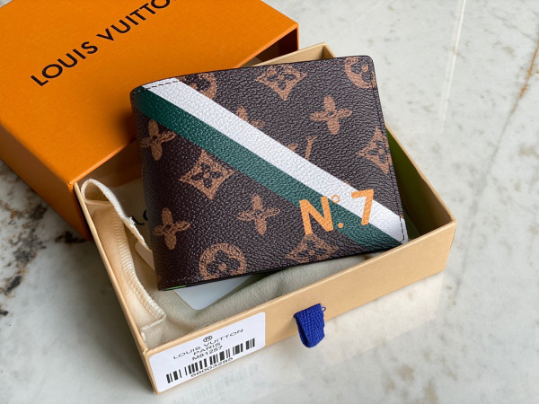 l**is V*t*n multiple wallet