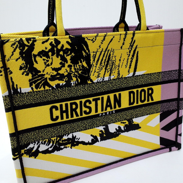 medium D*or book tote