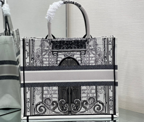 large D*or book tote