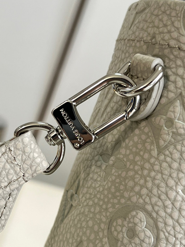 l**is V*t*n chalk pouch