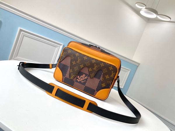 l**is V*t*n messager bag