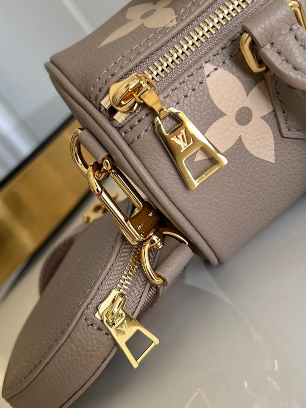 l**is V*t*n papillon bb