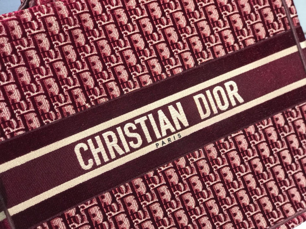 large D*or book tote