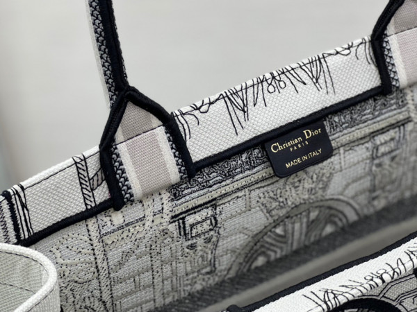 large D*or book tote