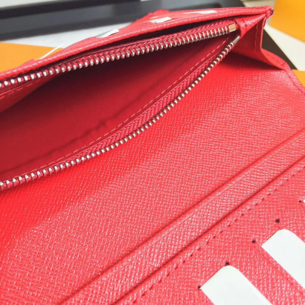 l**is v*t*n S*p*e wallet