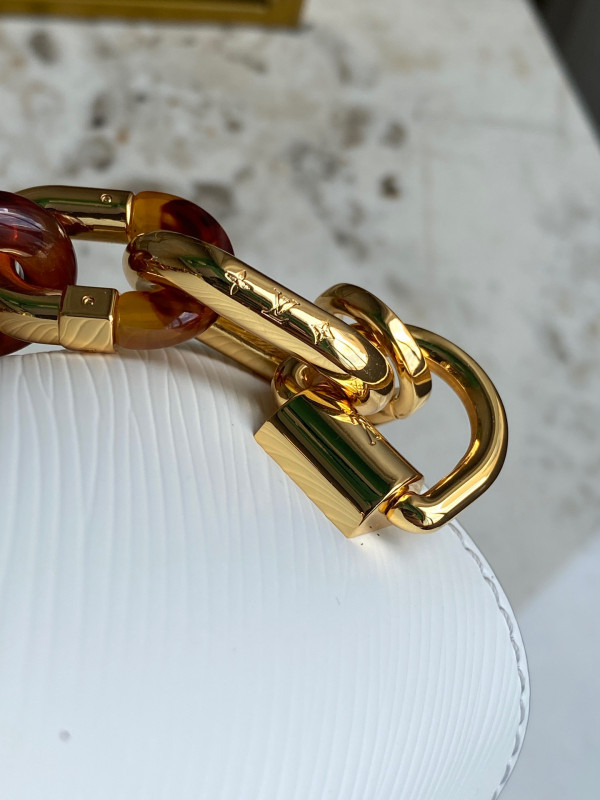 l**is V*t*n twist mm