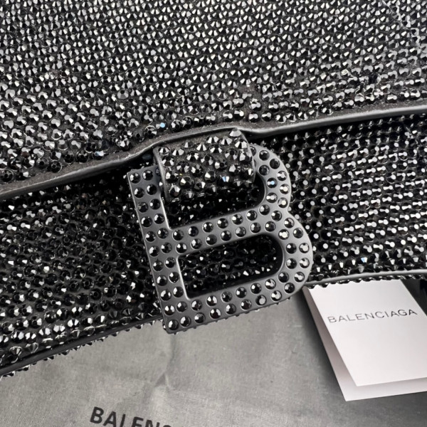 Ba*len*cia*ga hourglass