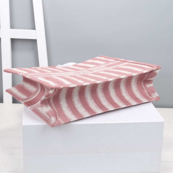 large D*or book tote