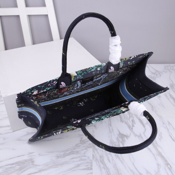 large D*or book tote