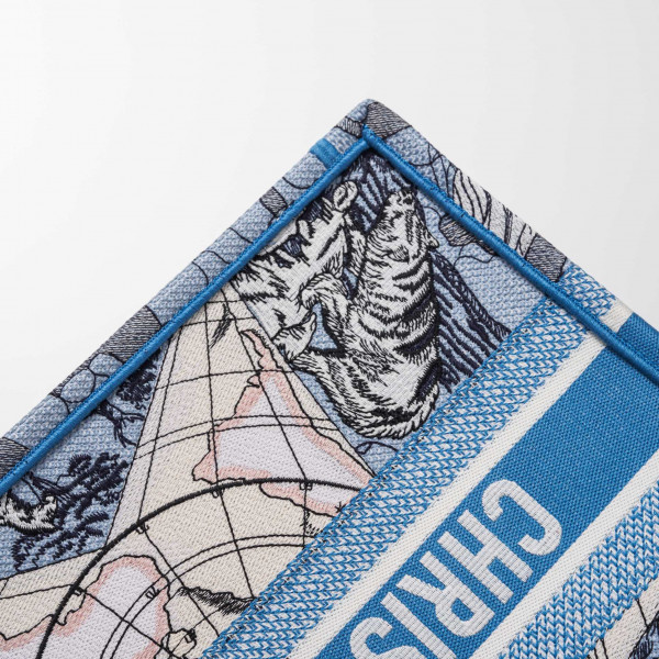 medium D*or book tote