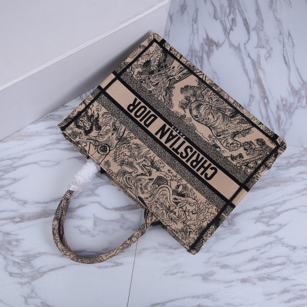 medium D*or book tote