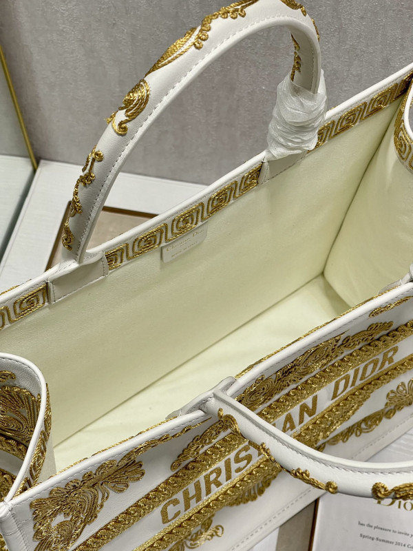 large D*or book tote