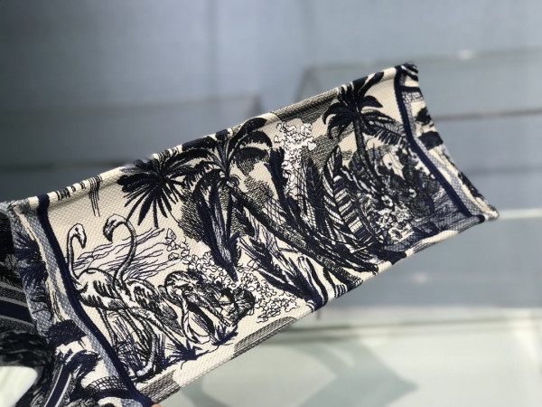 large D*or book tote