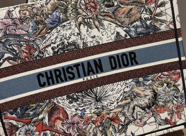 large D*or book tote