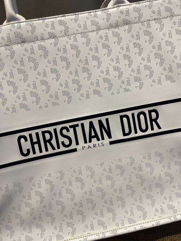 large D*or book tote