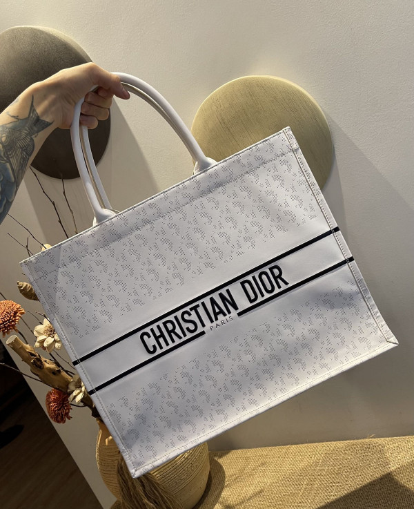 large D*or book tote