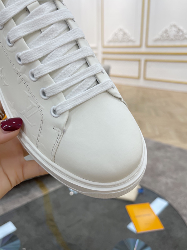 l**is V*t*n women"s time out sneaker