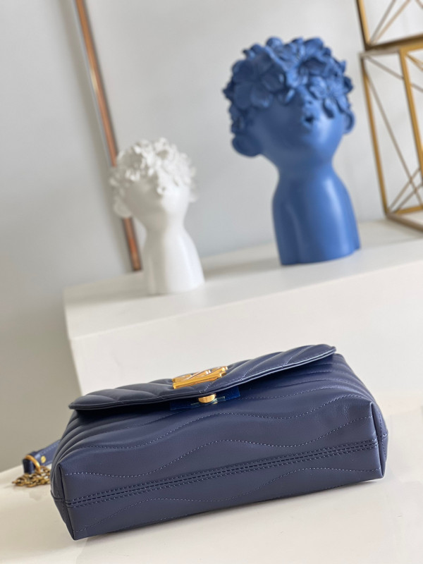 l**is V*t*n new wave chain bag