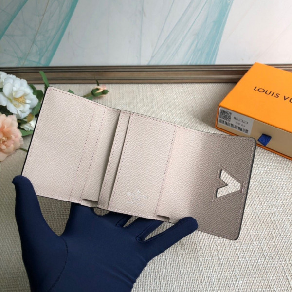 l**is V*t*n twist wallet