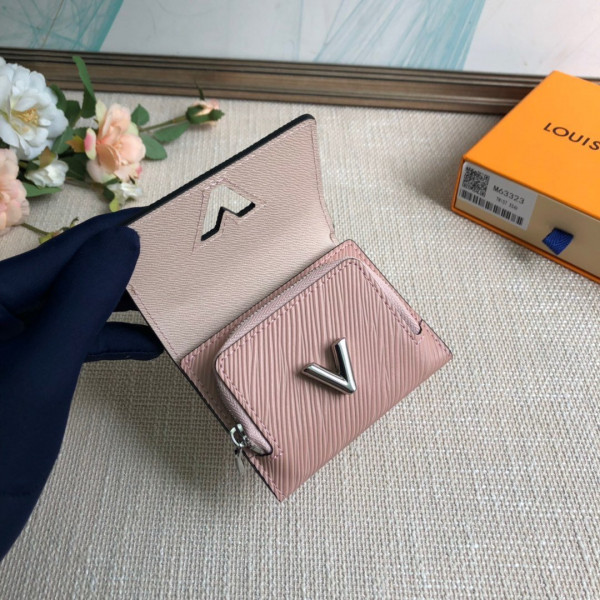 l**is V*t*n twist wallet