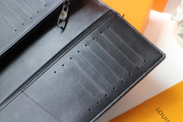 l**is V*t*n brazza wallet