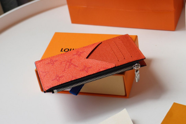 l**is V*t*n coin card holder