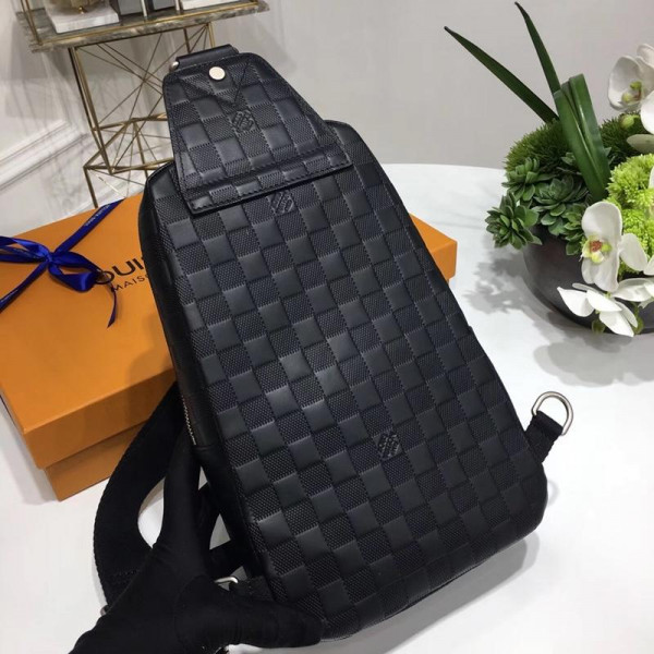 l**is V*t*n avenue sling bag