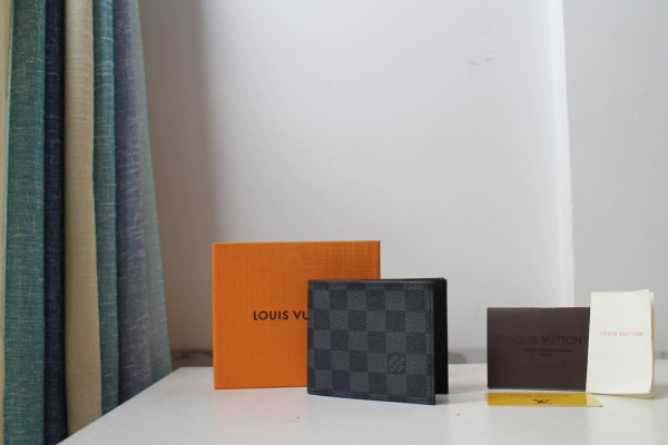 l**is V*t*n amerigo wallet