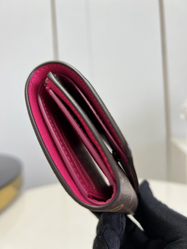 l**is V*t*n victorine wallet