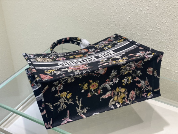 large D*or book tote