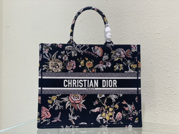large D*or book tote
