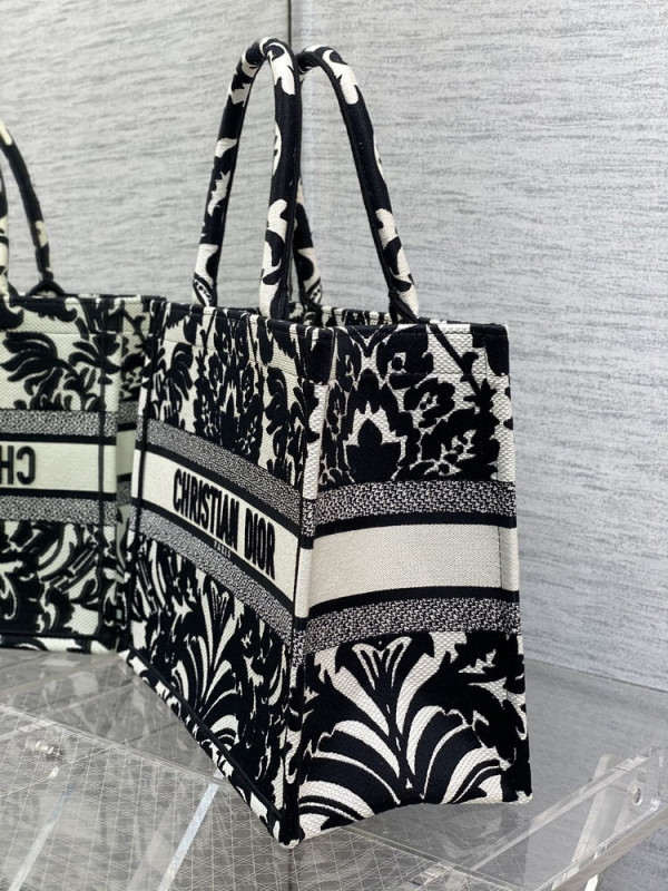 medium D*or book tote