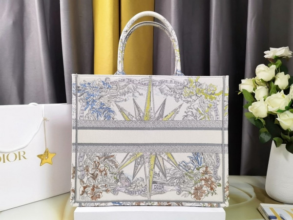 large D*or book tote